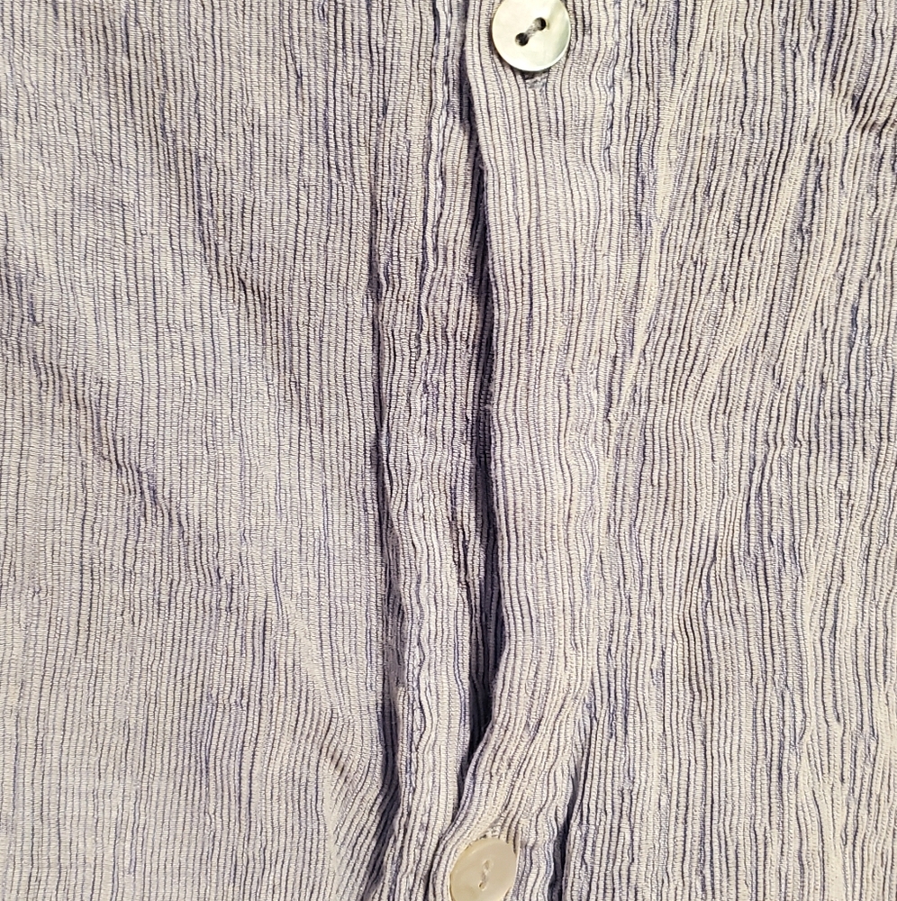 Button back crinkle blouse - Picture 5 of 5
